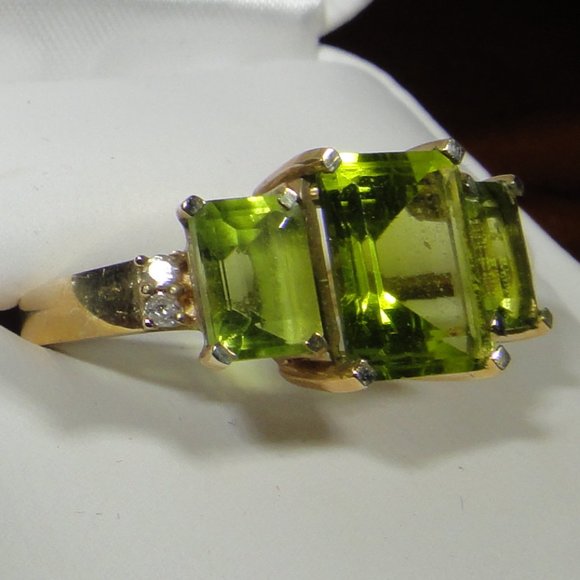 Peridot Ring - Picture 4 of 10